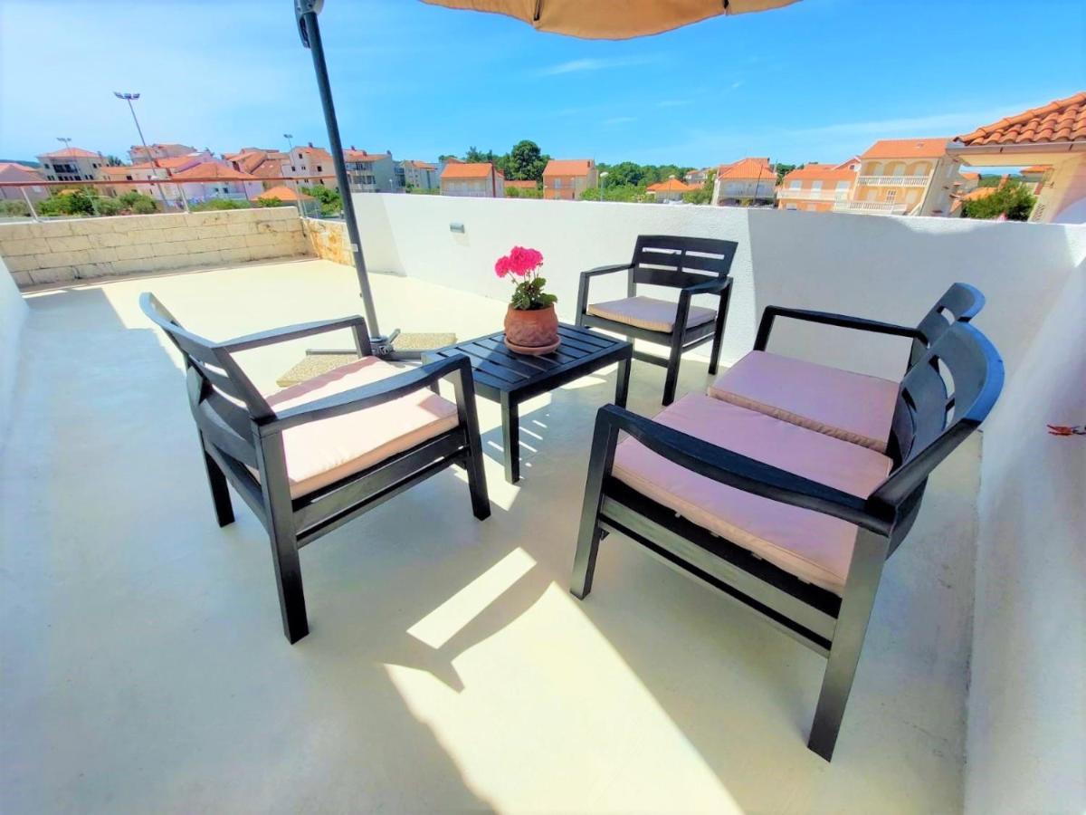 Holiday Home Matura Szybenik Zewnętrze zdjęcie
